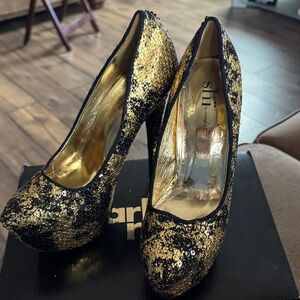 Shi by JOURNEYS Glittering Black and Gold Heels